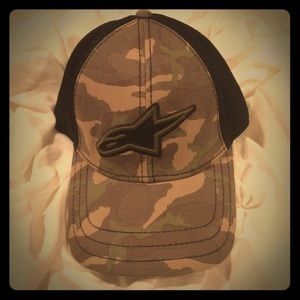 Alpine Star camo  hat, black mesh back size L/XL