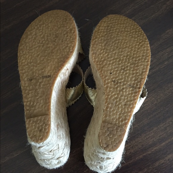 Michael Kors gold wedge - Picture 2 of 2