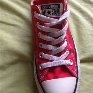 Red converse lowtops