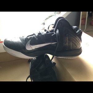 Nike men's black basketball shoes