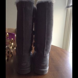 Tall Gray Uggs. Worn once. Like New!