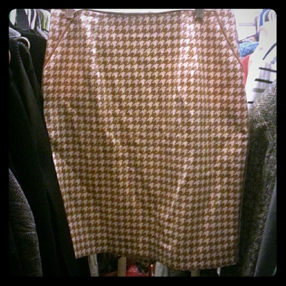 Short horsetooth skirt