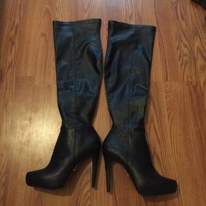 Jennifer Lopez high boots