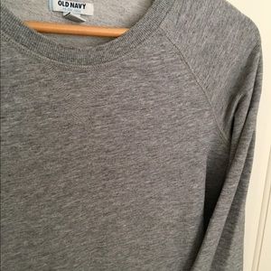 Grey thin sweatshirt.