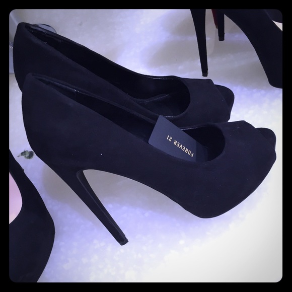 Black open toe shoes Forever 21