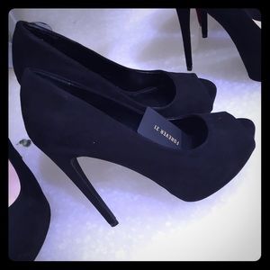 Black open toe shoes Forever 21