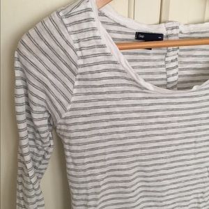 Grey & white striped long sleeve tee.