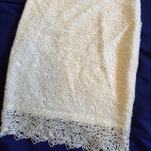 Rose crochet pencil skirt