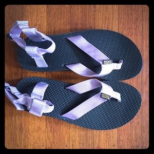 Teva sandals in light purple. Making a comeback!