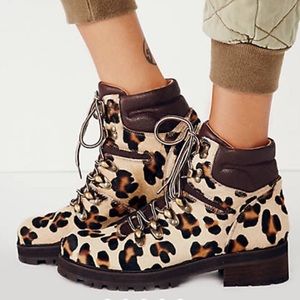 Pony hair patterned hiking boots