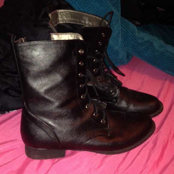 Combat boots