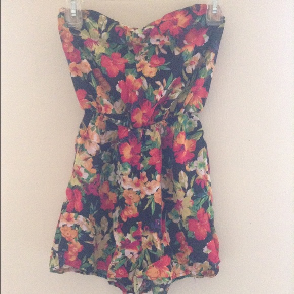 Hawaiian romper from wet seal🌸🌺