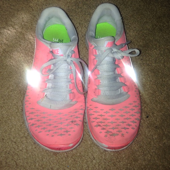 Coral Nike Free