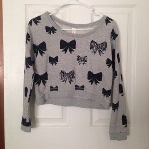 Grey long sleeve crop top