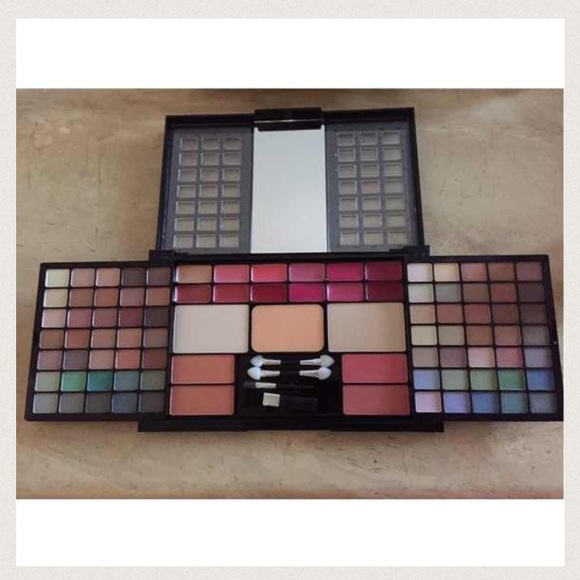 Eyeshadows Make-up Kit