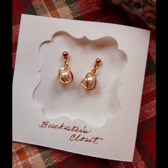 Pretty Pearl Earrings