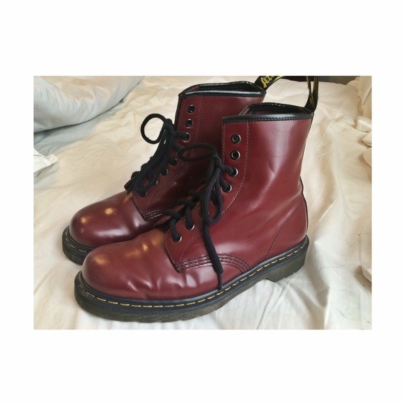 Dr. Martens Shoes - AUTHENTIC Dr. Martens