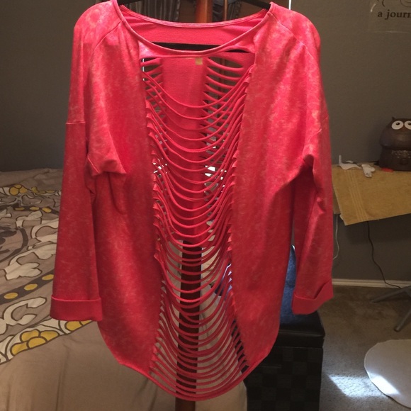 Ripped pink shirt - Picture 2 of 2