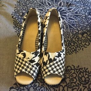 Houndstooth TOMS wedge