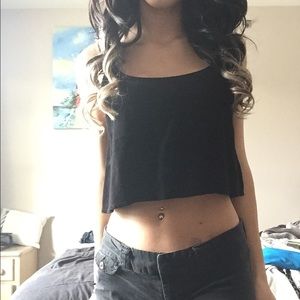La hearts black crop top