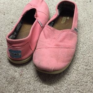 Toms