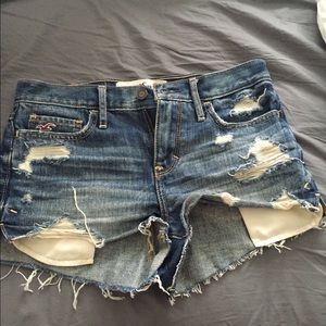 ‼️SWAPPED‼️Destroyed dark wash shorts