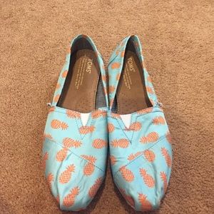 Toms Exclusive Pineapple classic size 8