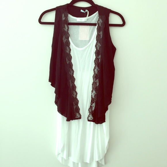 NWT KimChi Blue lace crop vest