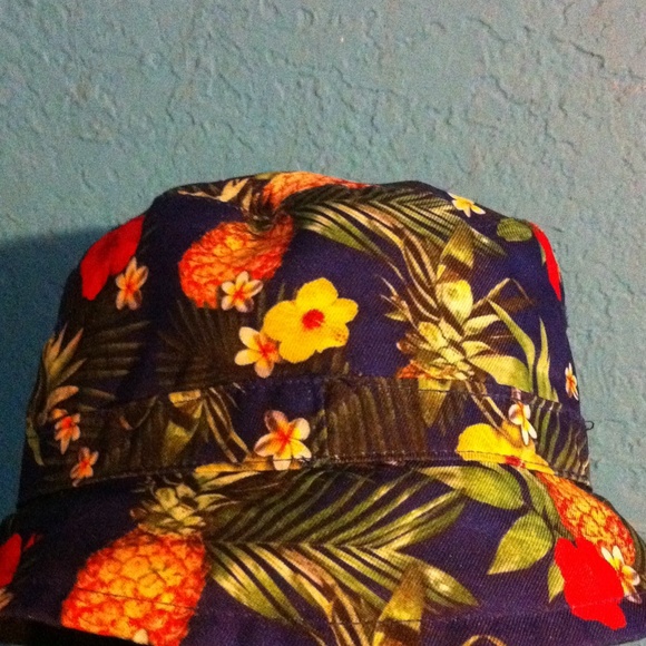 Bucket hat