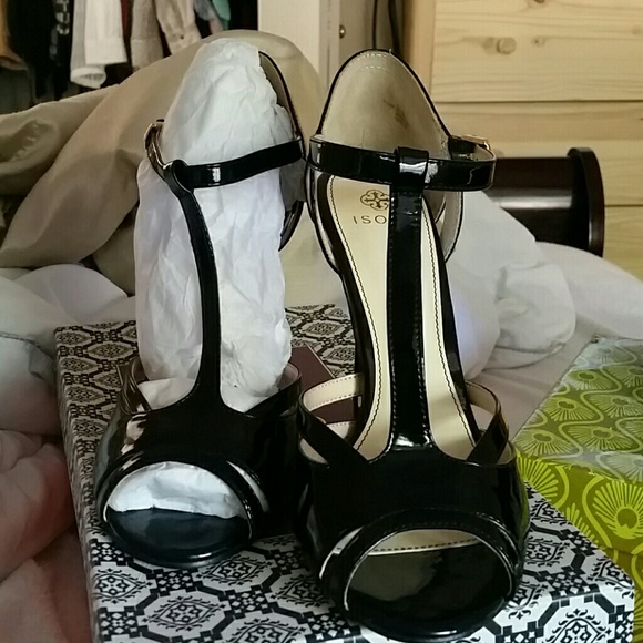 Beautiful black heels. Make me an offer! Brand NEW