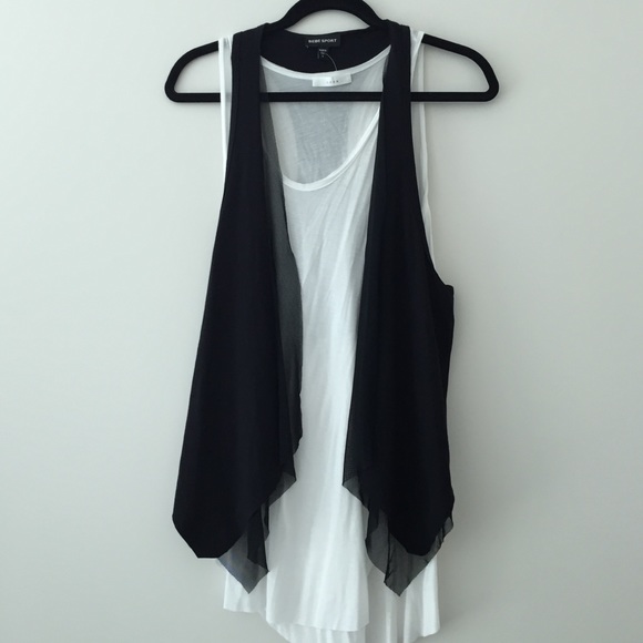 NWT Bebe sport crop vest