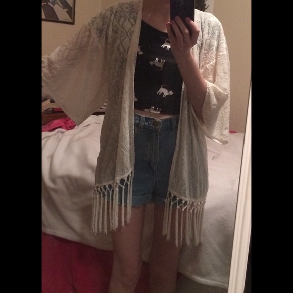 ✨SOLD✨ Fringe Kimono - Picture 2 of 2