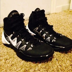 Nike women's basket ball shoes