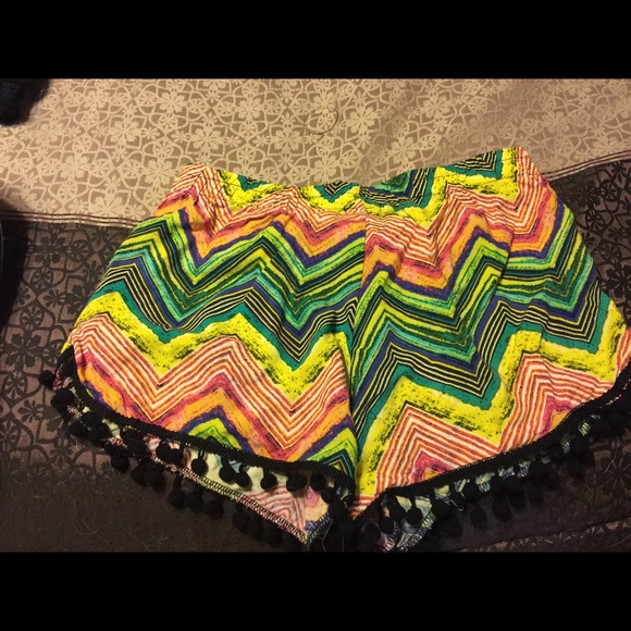 Pom pom trimmed shorts