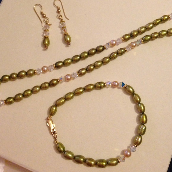 Olive Green pearl jewelry set.