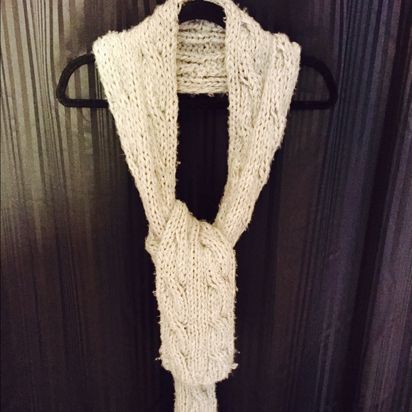 Light knit grey scarf - Picture 2 of 2