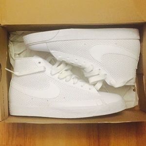 White nike high tops