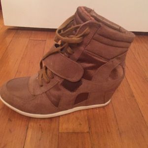 Wedge sneakers