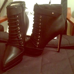 NWT never worn JustFab black heels