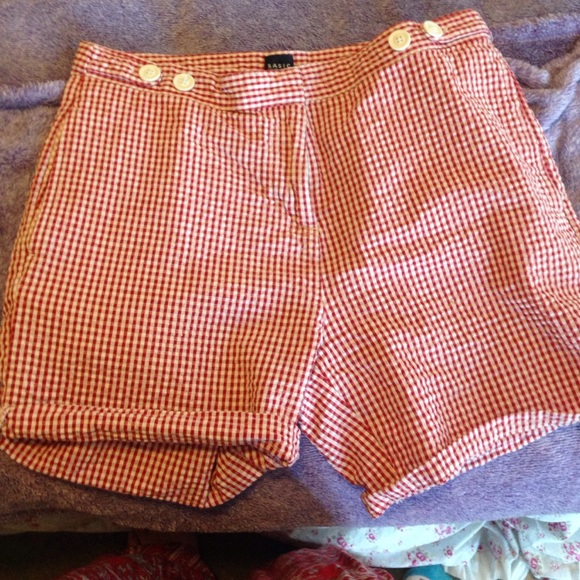 Red checkered shorts! - Picture 1 of 2