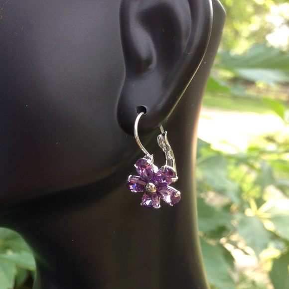 Boutique Jewelry - Swarovski Element Platinum Earrings