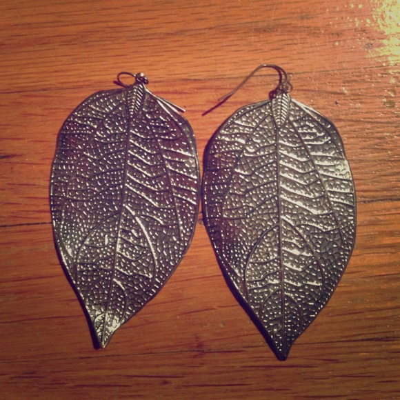 Leaf silver earrings