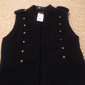 Adorable cotton black vest!