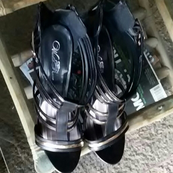 Heels - Picture 2 of 4