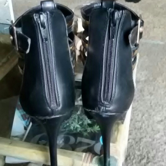 Heels - Picture 4 of 4