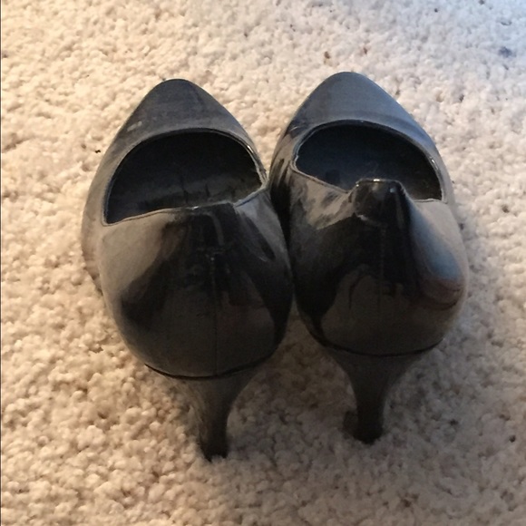 BCBG pumps, black, size 8 - Picture 2 of 2