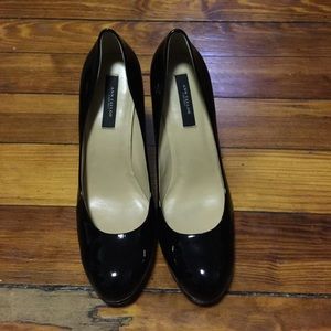 Ann Taylor black shiny pumps