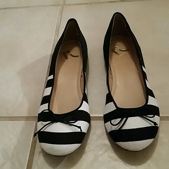 Black and white flats