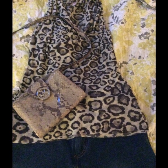 Leopard print sleeveless top