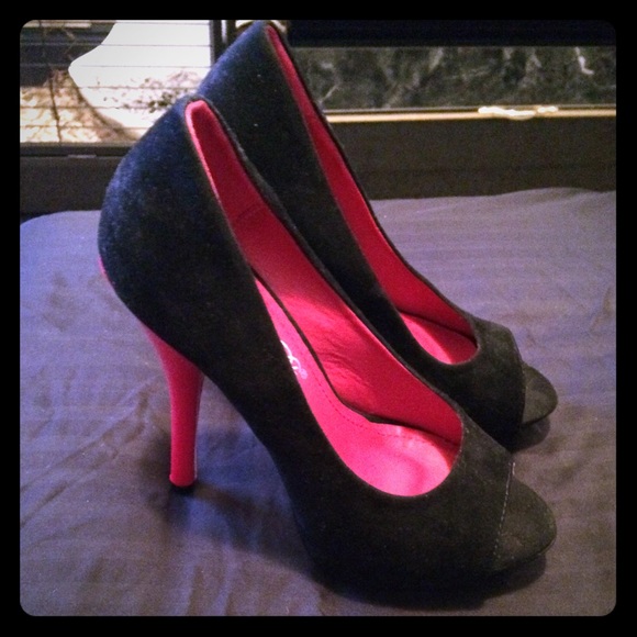 Black Suede Heels w/ Red Heel Size 6